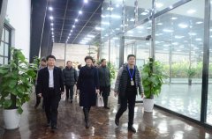 市總“送萬(wàn)福、進(jìn)萬(wàn)家”書(shū)法公益活動(dòng)走進(jìn)華紡