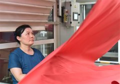 面料車間劉麗麗：練就火眼金睛，成就質(zhì)量堅盾